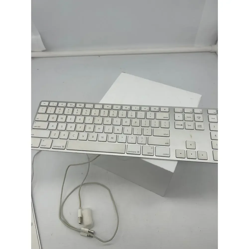Apple White Aluminum USB Wired Keyboards for iMAC parts only AS IS